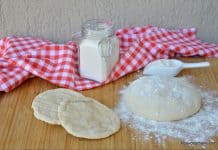 Aluățele sau turtițe uscate din aluat cu drojdie (plămădeală, maia uscată pentru pâine) Aluățele sau turtițe uscate din aluat cu drojdie (plămădeală, maia pentru pâine) reteta savori urbane