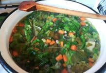 Ciorbă de legume cu verdețuri de primăvară acrită cu măcriș sau borș Ciorbă de legume cu verdețuri de primăvară acrită cu măcriș sau borș reteta savori urbane