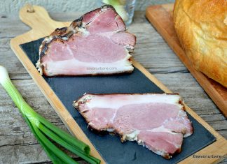 Cum se fierbe șunca afumată de casă sau jambonul pentru Paști? (rețeta video) Cum se fierbe șunca afumată de casă sau jambonul pentru Paști reteta savori urbane