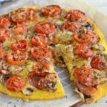 Pizza pe mămăligă – rețeta de pizza polenta cu blat de mămăliguță