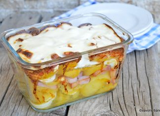 Cartofi cu bacon, ouă fierte și smântână la cuptor – cartofi gratinați Cartofi cu bacon, ouă fierte și smântână la cuptor - cartofi gratinați savori urbane