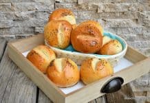 Chifle de casă cu lapte și unt rețeta de pâinici sau pituțe foarte pufoase Chifle de casă cu lapte rețeta de pâinici sau pituțe foarte pufoase savori urbane