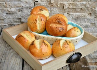 Chifle de casă cu lapte și unt rețeta de pâinici sau pituțe foarte pufoase Chifle de casă cu lapte rețeta de pâinici sau pituțe foarte pufoase savori urbane