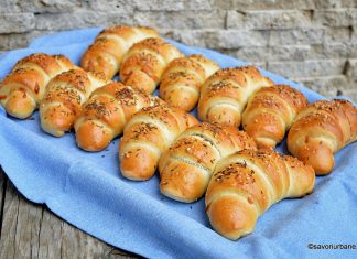 Cornuri cu cașcaval rețeta de cornuri de casă foarte pufoase și moi Cornuri cu cașcaval rețeta de cornuri de casă foarte pufoase și moi savori urbane