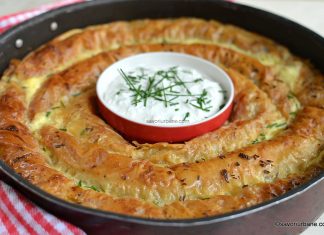 Plăcintă cu carne, ceapă și smântână rețeta simplă de plăcintă la cuptor Plăcintă cu carne, ceapă și smântână rețeta simplă de plăcintă dobrogeană cu foi savori urbane