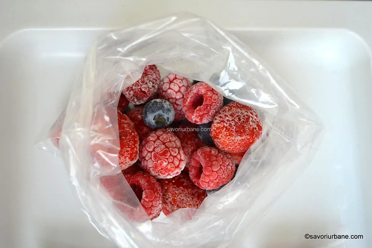 punga cu capsuni congelate zmeura si afine mix de fructe de padure
