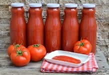 Passata de roșii rețeta italiană foarte simplă și rapidă de suc gros de roșii pentru iarnă + VIDEO Passata de roșii rețeta italiană foarte simplă și rapidă de suc gros de roșii pentru iarnă savori urbane