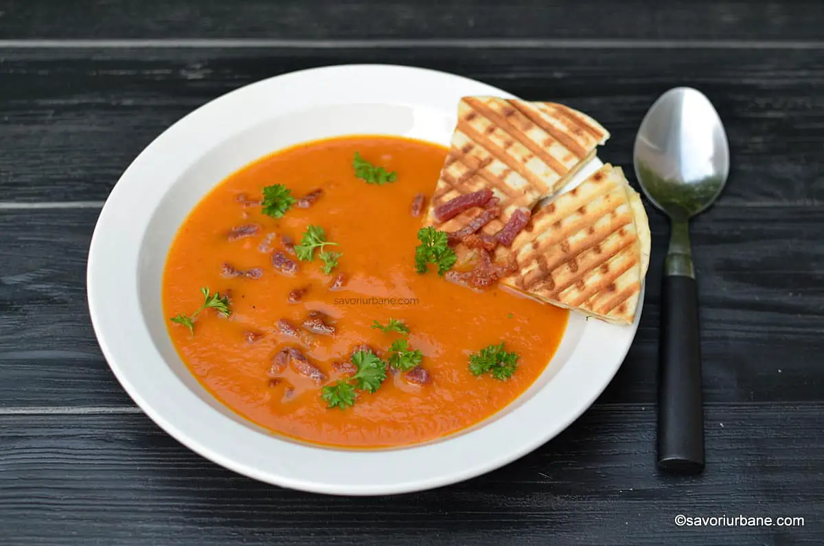 Supă cremă de morcovi cu ardei copți și usturoi reteta savori urbane