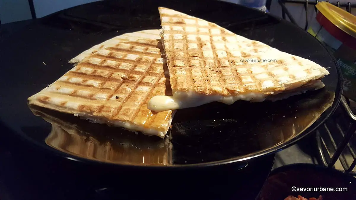 quesadillas din tortilla cu branza gouda la grill (2)