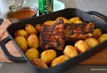 Coaste cu sos și cartofi la cuptor rețeta de costițe de porc cu bere Coaste cu bere la cuptor rețeta de costițe de porc cu sos și cartofi copți savori urbane