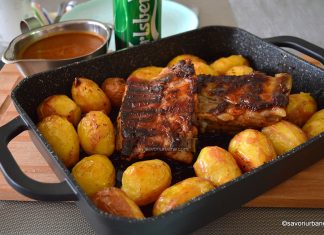 Coaste cu sos și cartofi la cuptor rețeta de costițe de porc cu bere Coaste cu bere la cuptor rețeta de costițe de porc cu sos și cartofi copți savori urbane
