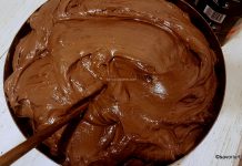 Cremă de ciocolată cu unt rețeta de cremă aparel pentru Doboș sau alte torturi, prăjituri, fursecuri crema de ciocolata cu unt batuta pe abur bain marie reteta savori urbane