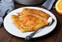 Crêpes Suzette rețeta de clătite franțuzești cu portocale, unt și caramel Crêpes Suzette rețeta de clătite franțuzești cu portocale, unt și caramel savori urbane