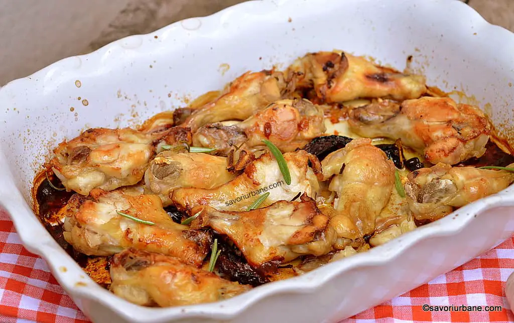 Pui marinat cu usturoi, rozmarin și lămâie - la cuptor reteta savori urbane