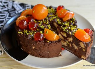 Tort de biscuiți cu ciocolată – cel mai simplu tort fără coacere Tort de biscuiți cu ciocolată - cel mai simplu tort fără coacere reteta savori urbane