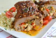 Friptură fragedă de miel umplută cu usturoi, ardei copți și brânză feta – la cuptor Friptură de miel umplută cu usturoi, ardei copți și brânză feta - la cuptor reteta savori urbane