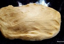 Aluat de cozonac foarte pufos – rețeta simplă cu care nu dai greș aluat pufos de cozonac savori urbane cu unt si multe galbenusuri