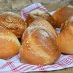 Chifle țuguiate – rețeta de pâinici conice înfășurate tip turban