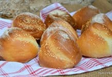 Chifle țuguiate – rețeta de pâinici conice înfășurate tip turban Chifle țuguiate - rețeta de pâinici conice înfășurate savori urbane