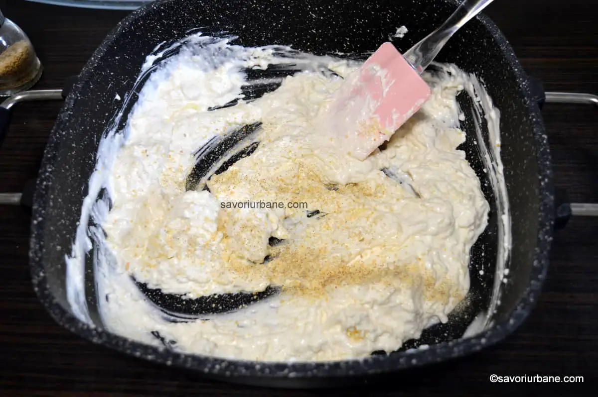 preparare sos cremos cu cascaval branza si smantana (2)