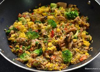 Orez prăjit cu ou și legume în stil asiatic – rețeta de fried rice Orez prăjit cu ou și legume în stil asiatic - rețeta de fried rice savori urbane