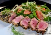 Ton roșu în crustă de susan și mac – tataki de ton cu sos de soia și wasabi Ton roșu în crustă de susan și mac reteta savori urbane