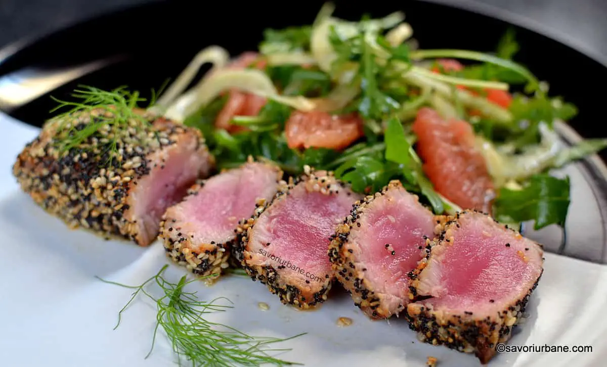 Ton roșu în crustă de susan și mac - tataki de ton cu sos de soia și wasabi reteta savori urbane