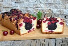 Chec marmorat cu vișine și cacao – rețeta de chec în 2 culori Chec marmorat cu vișine și cacao reteta savori urbane