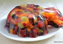 Fructe în jeleu de lămâie sau terină de fructe cu gelatină – rețeta dietetică fără zahăr Fructe în jeleu sau terină de fructe cu gelatină - rețeta de jelly fruit cake savori urbane 01