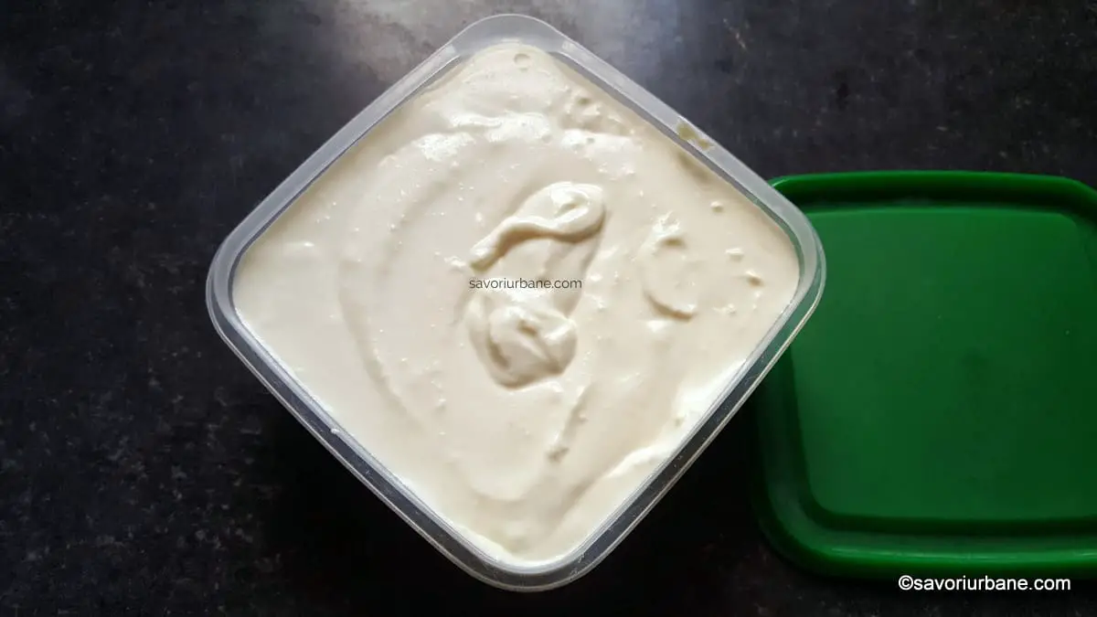 crema fina din telemea mixata cu iaurt