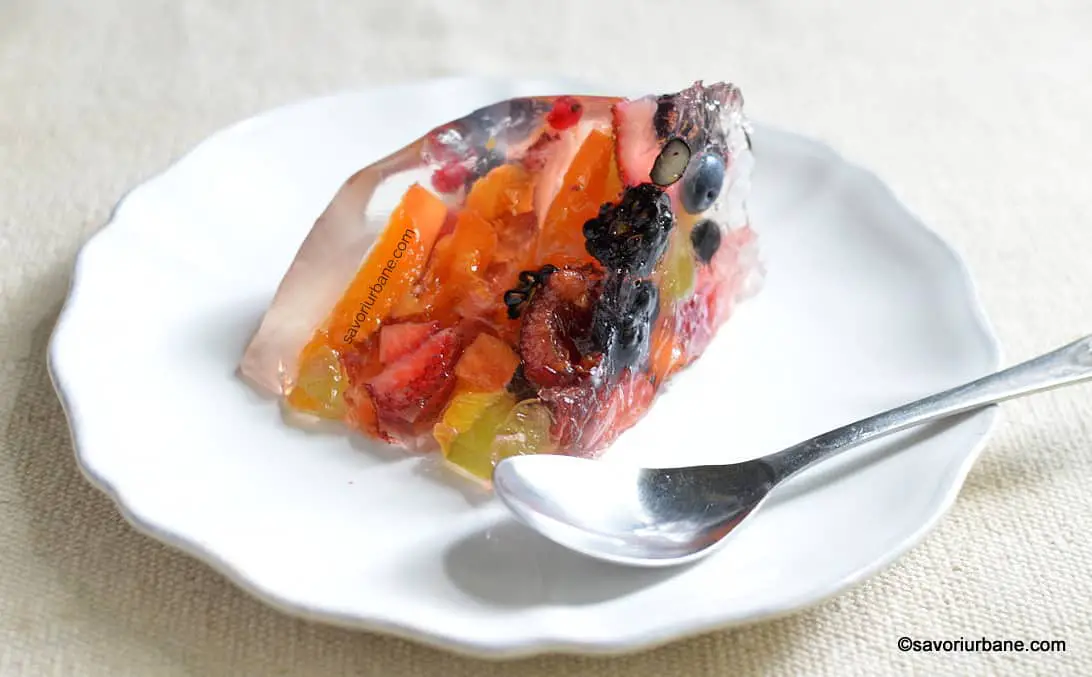 felie de terina de fructe in jeleu gelatina cu lamaie