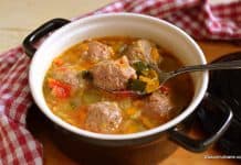 Ciorbă cu perișoare de pui și dovlecei – rețeta dietetică reteta ciorba cu perisoare din pui curcan pasare si dovlecel