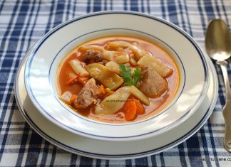 Ciorbă de fasole lată galbenă sau verde (păstăi, teci) Ciorbă de fasole lată galbenă sau verde (păstăi, teci) reteta savori urbane