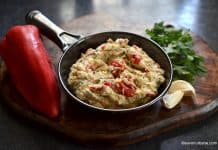 Salată de vinete fără ulei cu ardei copt și usturoi – rețeta dietetică Salată de vinete fără ulei cu ardei copt și usturoi - rețeta dietetică savori urbane