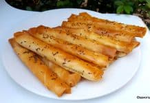 Țigarete cu brânză telemea și foi subțiri de plăcintă – rețeta de sigara börek Țigarete cu brânză telemea și foi subțiri de plăcintă - rețeta de sigara börek savori urbane