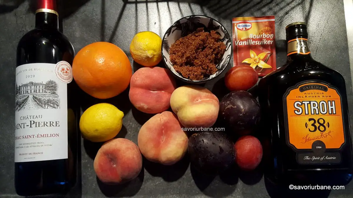 ingrediente punci punsch piersici prune nectarine portocale mandarine lamai rom stroh vin rosu