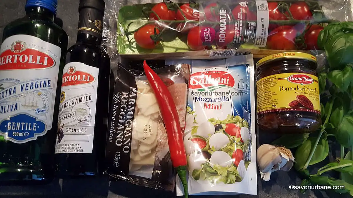 ingrediente salata de paste italiana mozzarella rosii busuioc ardie iute rosii deshidratate