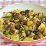 Cartofi cu ciuperci și ceapă la tigaie – rețeta de post sau garnitură