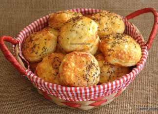 Pogăcele cu cartofi și brânză cheddar sau cașcaval Pogăcele cu cartofi și brânză cheddar sau cașcaval reteta savori urbane