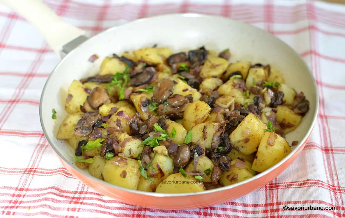 cum se fac cartofi cu ciuperci ceapa si usturoi de post la tigaie reteta simpla de cartofi taranesti cu ciuperci
