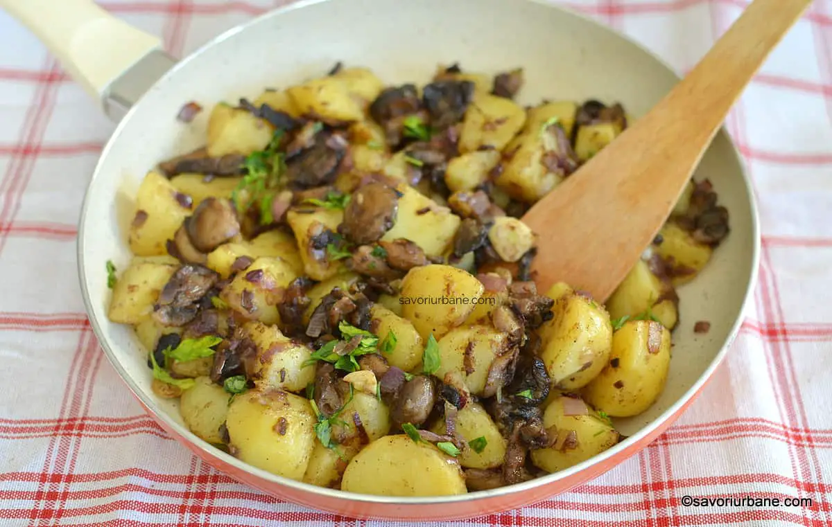 reteta cartofi cu ciuperci sotate si ceapa calita la tigaie de post reteta vegana