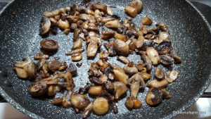 sotare rumenire ciuperci la tigaie pentru cartofi de post cu ceapa (2)