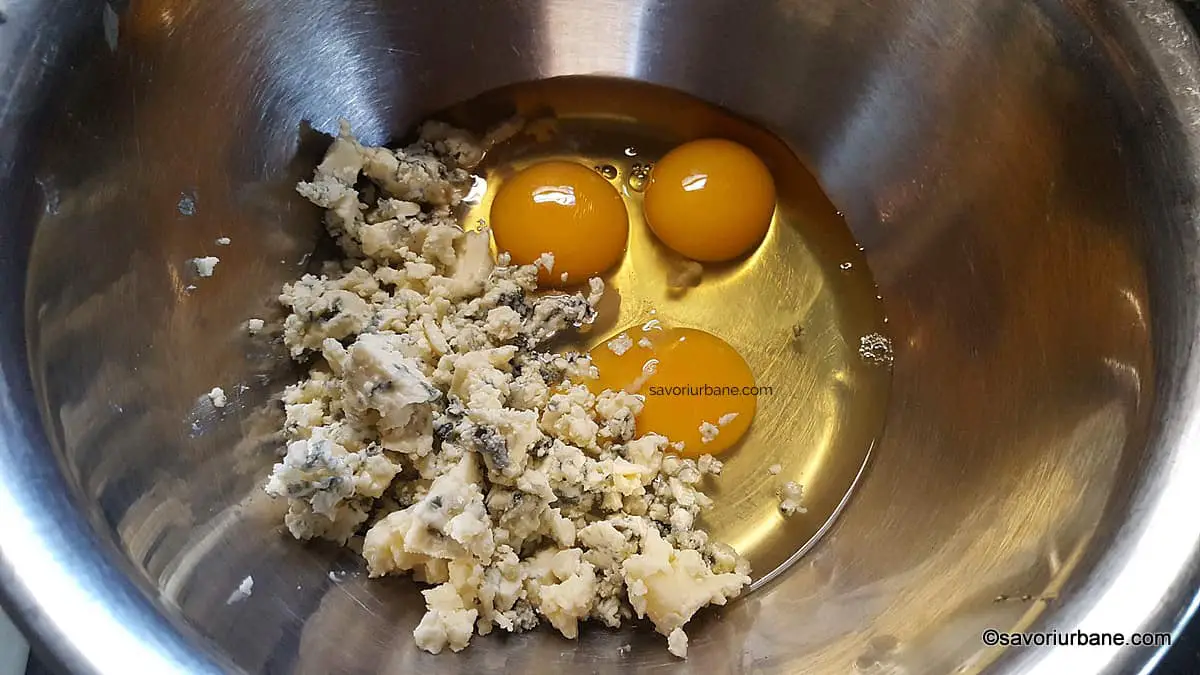 umplutura cremoasa pentru quiche cu branza oua si smantana dulce (1)