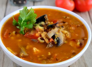 Ciorbă de ciuperci cu legume și roșii – rețeta de post Ciorbă de ciuperci cu legume și roșii - rețeta de post savori urbane