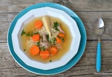 Supă de curcan cu fidea sau găluște de griș – rețeta de supă limpede Supă de curcan cu fidea sau găluște de griș rețeta savori urbane