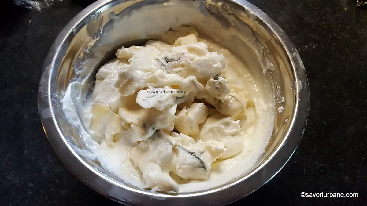 preparare crema de ricotta cu gorgonzola (1)