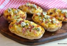 Cartofi copți umpluți cu brânză, smântână și șuncă Cartofi copți umpluți cu brânză, smântână și șuncă afumată reteta savori urbane