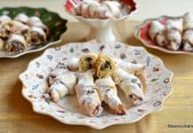 Cornulețe rugelach cu ciocolată, miere și migdale sau nuci, alune – fursecuri foarte fragede + VIDEO Cornulețe rugelach cu ciocolată, miere și migdale sau nuci, alune - fursecuri foarte fragede reteta savori urbane