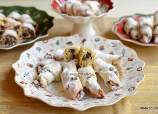 Cornulețe rugelach cu ciocolată, miere și migdale sau nuci, alune – fursecuri foarte fragede + VIDEO Cornulețe rugelach cu ciocolată, miere și migdale sau nuci, alune - fursecuri foarte fragede reteta savori urbane