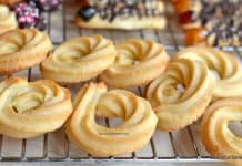 Fursecuri inele șprițate cu unt și vanilie – rețeta de Butterringe sau butter rings Fursecuri inele cu unt și vanilie - rețeta de Butterringe sau butter rings savori urbane